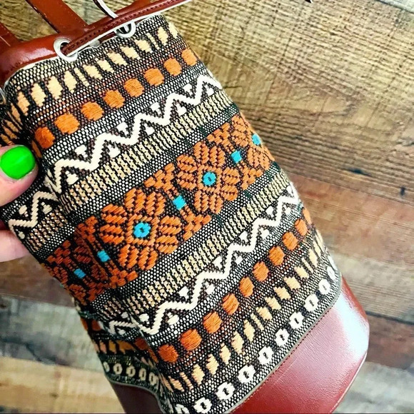 Huipil Guatemalan Artisan Drawstring Leather Hand/Wristlet - Picture 7 of 7